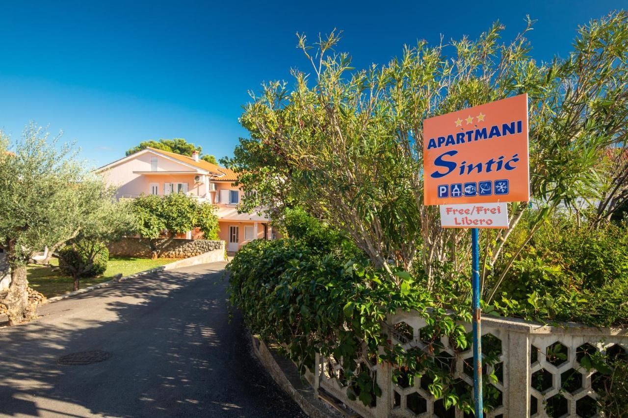 1-Bedroom Apartment In Krk - Steps From The Beach! Krk Town Buitenkant foto