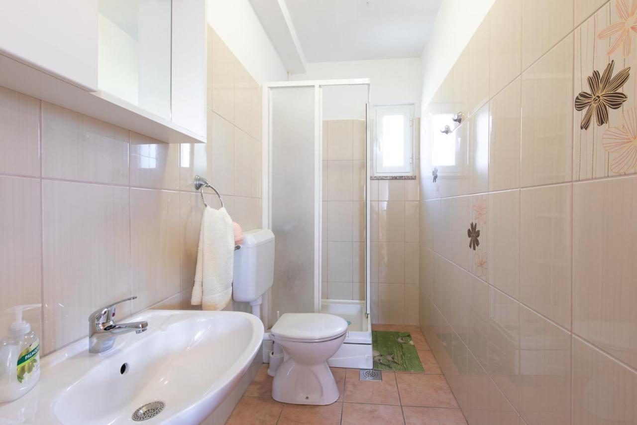 1-Bedroom Apartment In Krk - Steps From The Beach! Krk Town Buitenkant foto